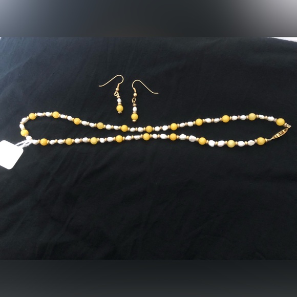 Yellow Jade, Fresh Water Pearls & Gold Necklace & Earrings Set - Picture 4 of 7